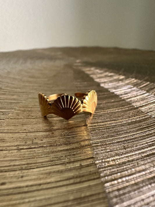 Dainty Shell Ring